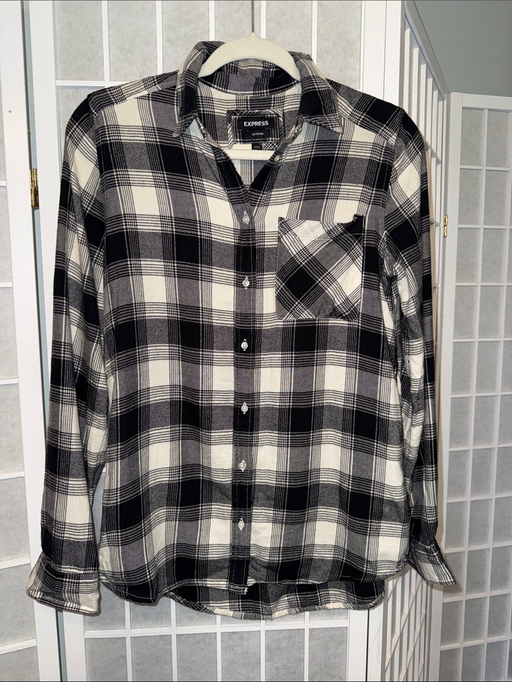 Express women’s Black & White Plaid Flanne Button-Up Shirt Size XS